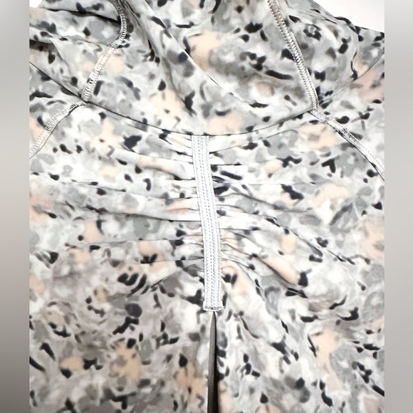 Lululemon Lightened Up Pullover Not So Petite Fleur Silver Spoon/Ambient Grey 6 - Picture 9 of 16